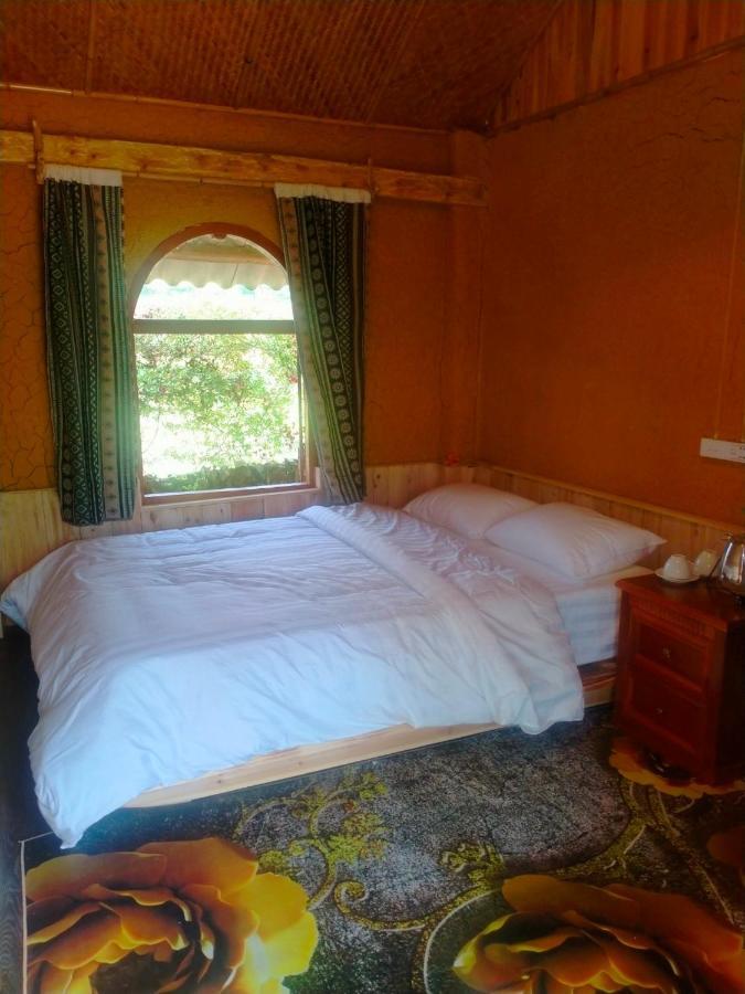 Lodge H'mong Co Tran *